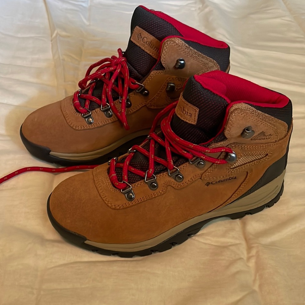 Columbia women’s Hiking boots